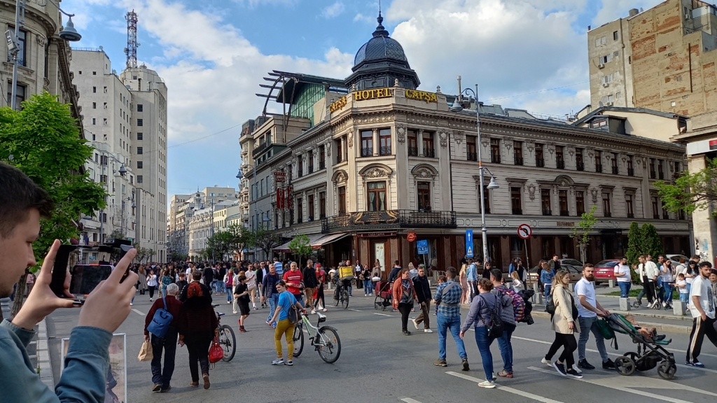 Calea Victoriei, the most beautiful boulevard in Bucharest, opened to pedestrians for the May 1 weekend 